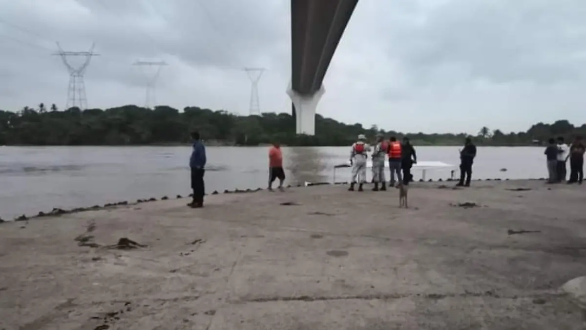 Niño de 4 años fue jalado por la corriente del río Coatzacoalcos